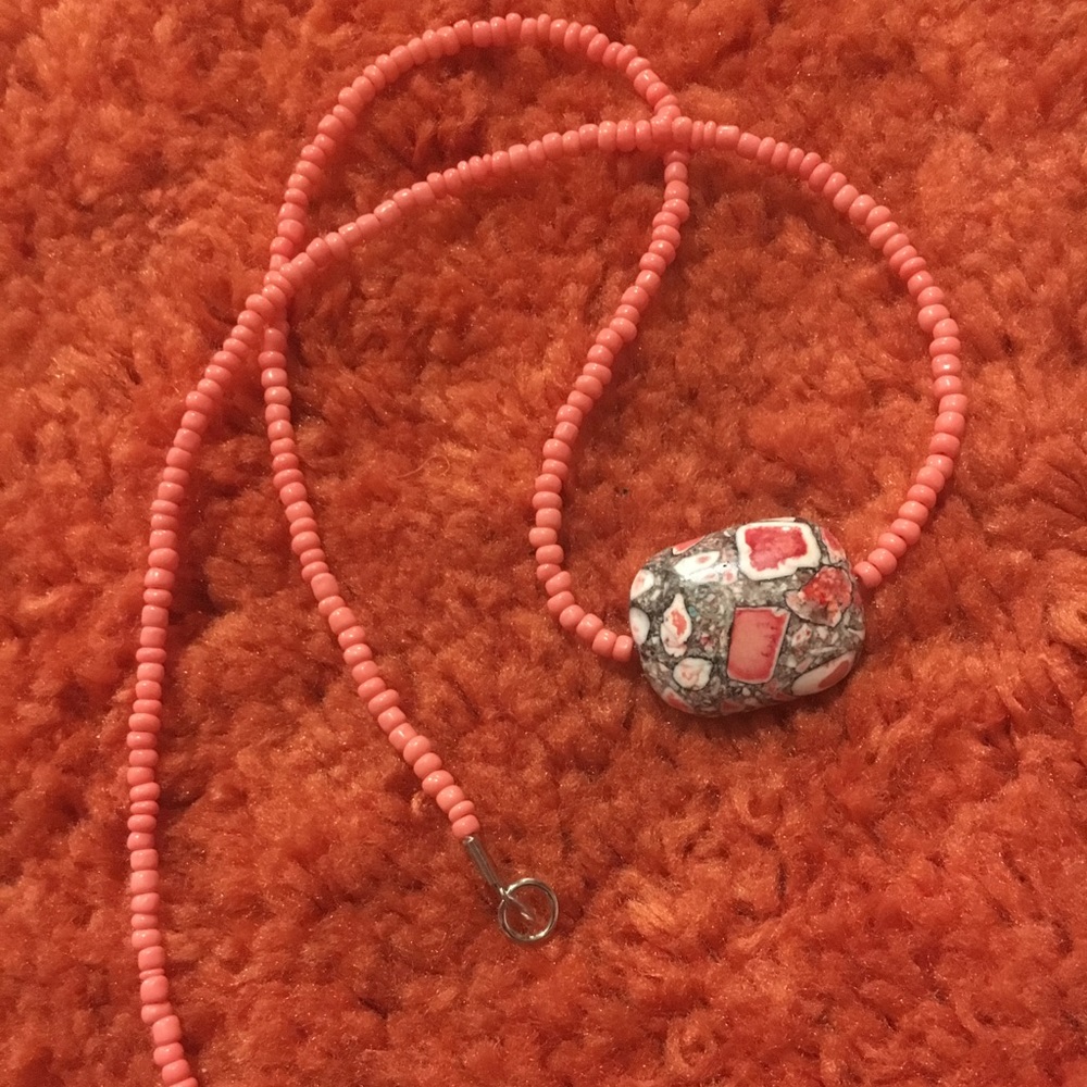 Necklace in pink/salmon and grey/pink stone - Picture 7 of 7